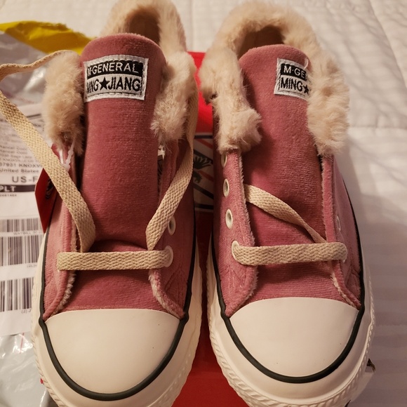 Shoes/Converse Type - Picture 2 of 3